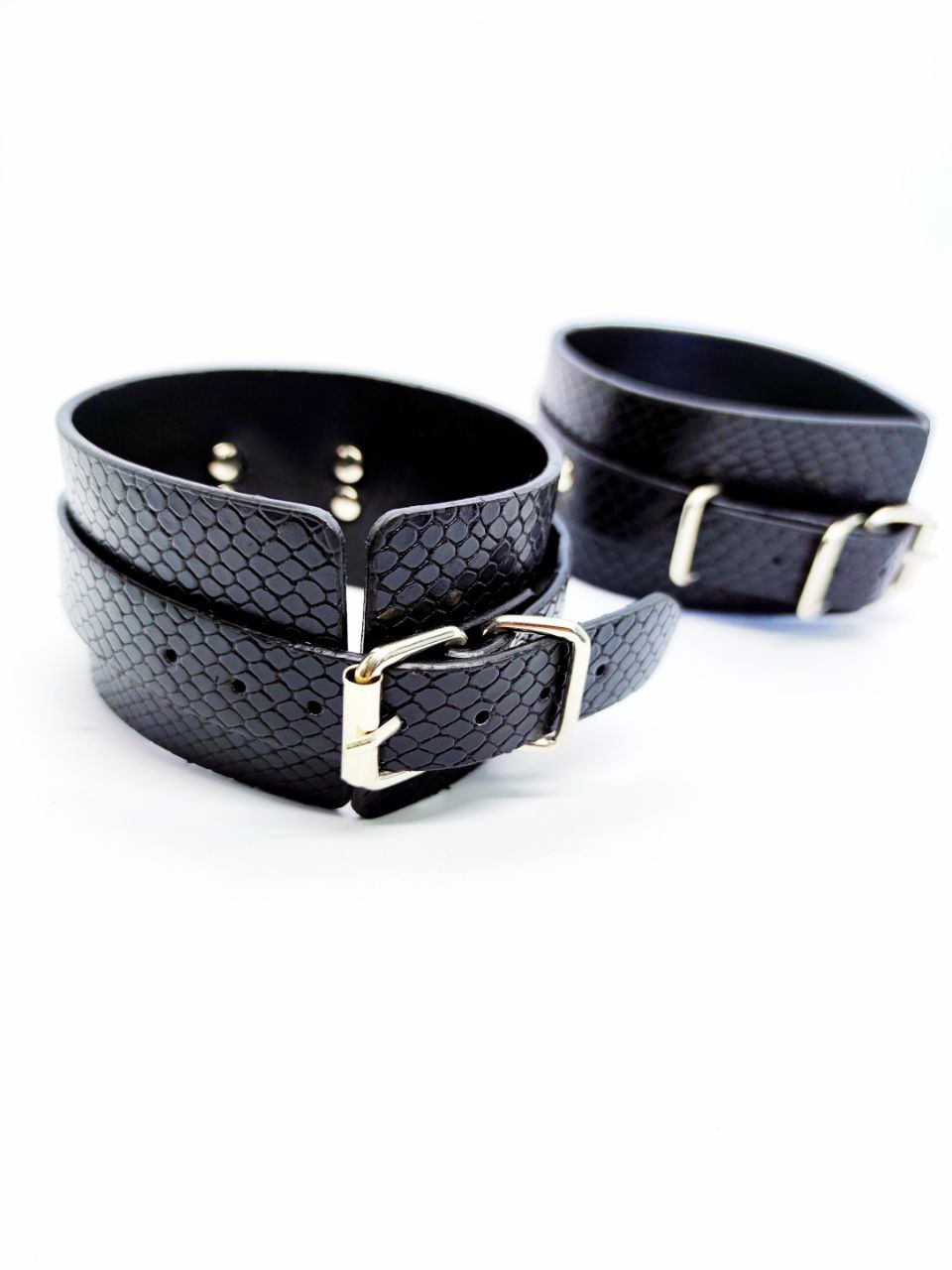 systema-fyksatsyy-ds-fetish-ankle-and-hand-cuff-black-28475073725609_-affd313c3b